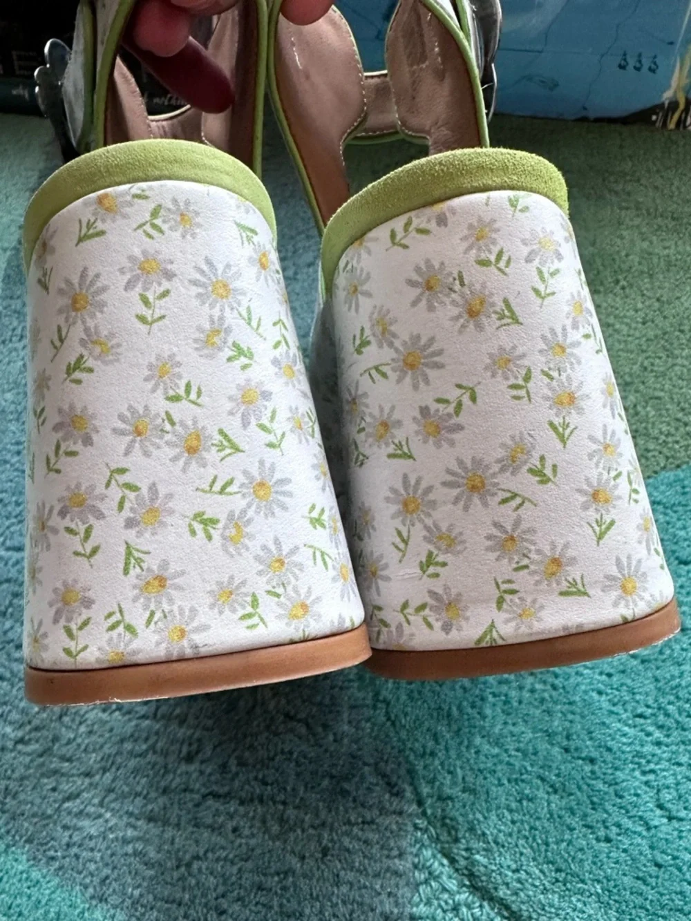 Fluevog NEARLY NEW Picnic Charleson white/green daisies buckle platform sandal-9 - Picture 9 of 16